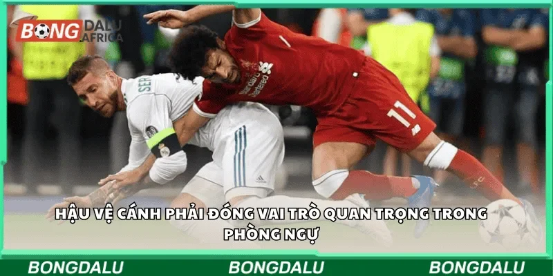 Hậu vệ cánh phải đóng vai trò quan trọng trong phòng ngự