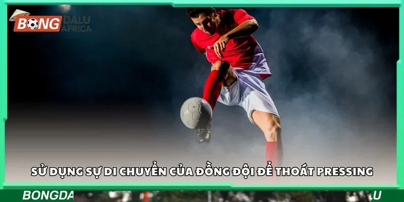 Sử dụng sự di chuyển của đồng đội để thoát pressing